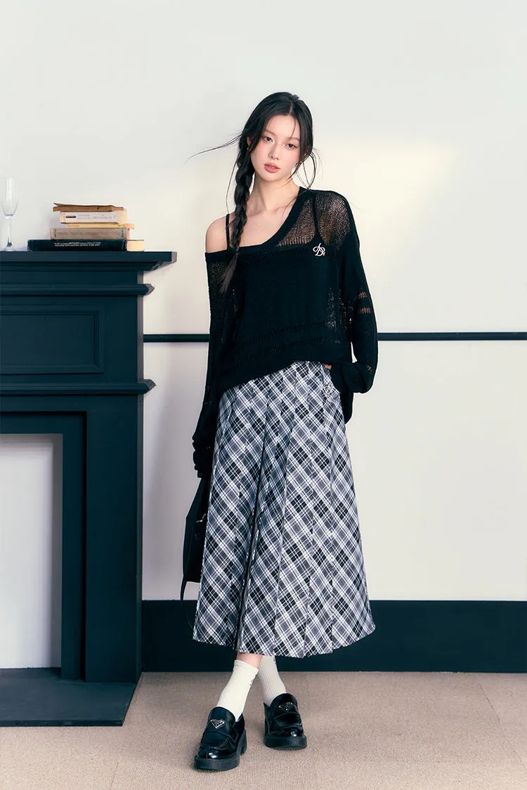 Classic Black and White Plaid Midi Skirt: A-Line Pleated Tartan Check Pattern with High Waist