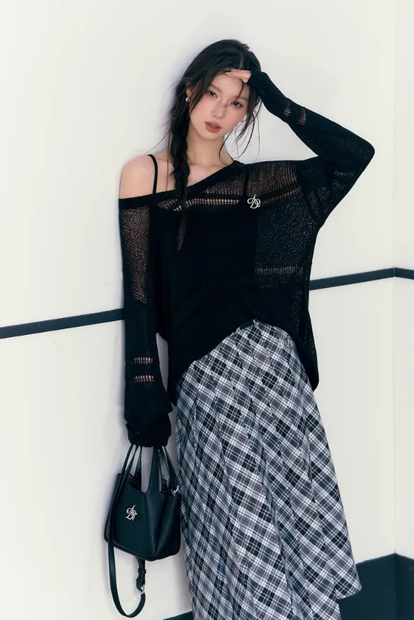 Classic Black and White Plaid Midi Skirt: A-Line Pleated Tartan Check Pattern with High Waist